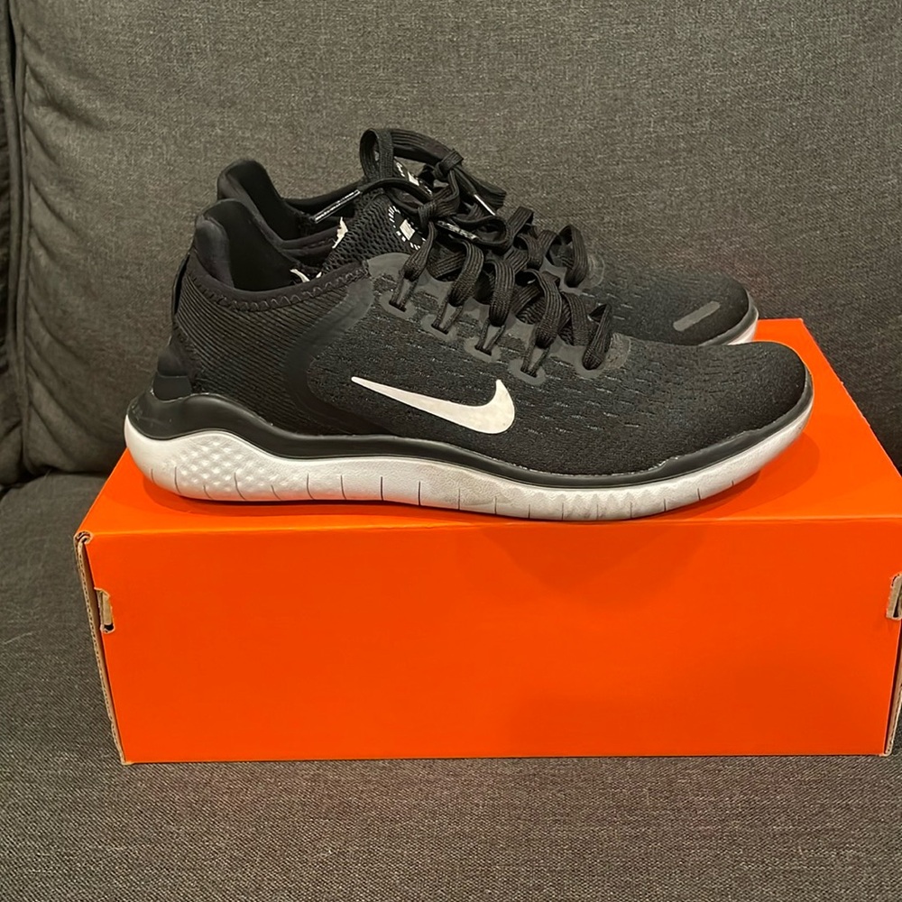 Price Cut! ⬇️ Women’s Nike Free Runs